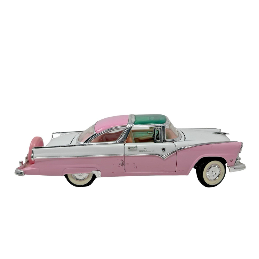Vintage '55 Ford Fairlane Crown Victoria 1955 1/18 Die Cast Road Tough Pink